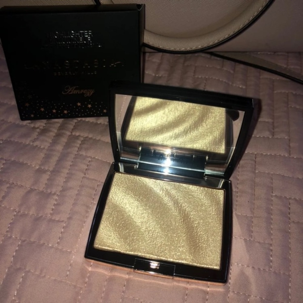 Anastasia Beverly Hills x Amrezy highlighter